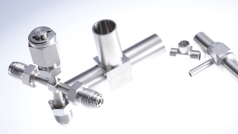 Ultra high purity gas fittings